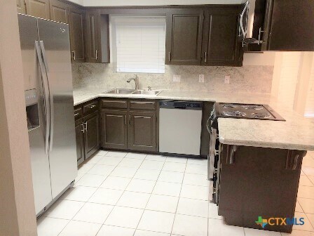 Building Photo - 113 E Blancas Dr