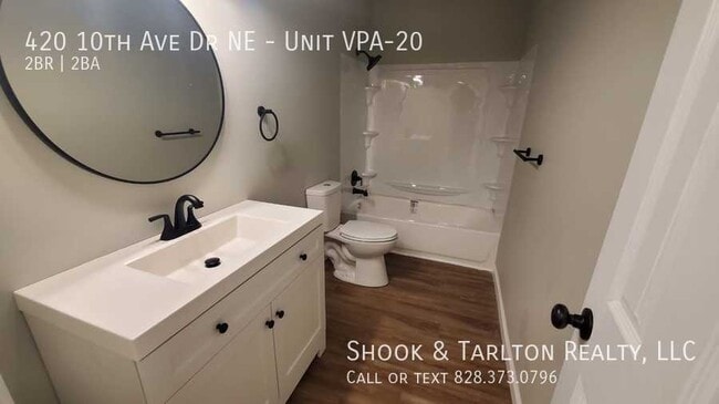 Building Photo - 420 10th Ave Dr NE