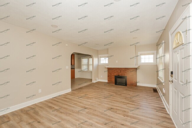 Building Photo - 5702 Pelham Dr