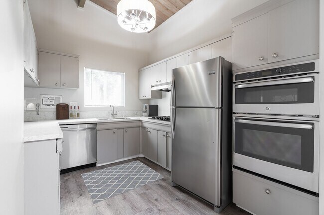 Building Photo - 5014 Chaparral Way