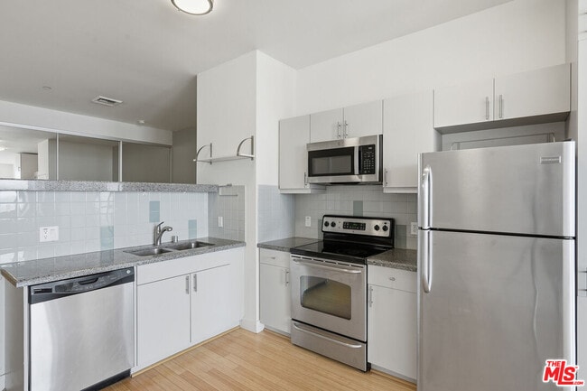 Building Photo - 3810 Wilshire Blvd