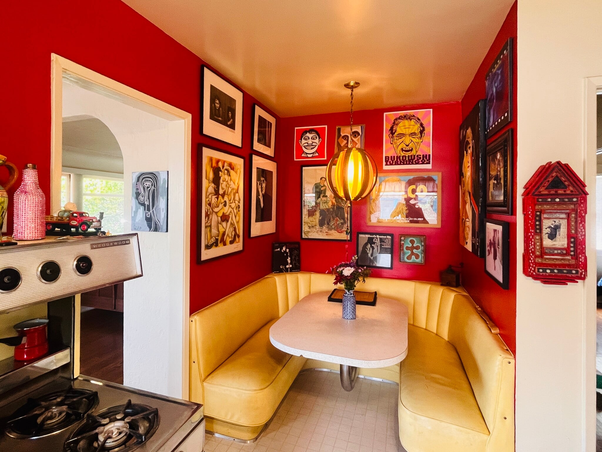 Building Photo - 1042 W 14th St