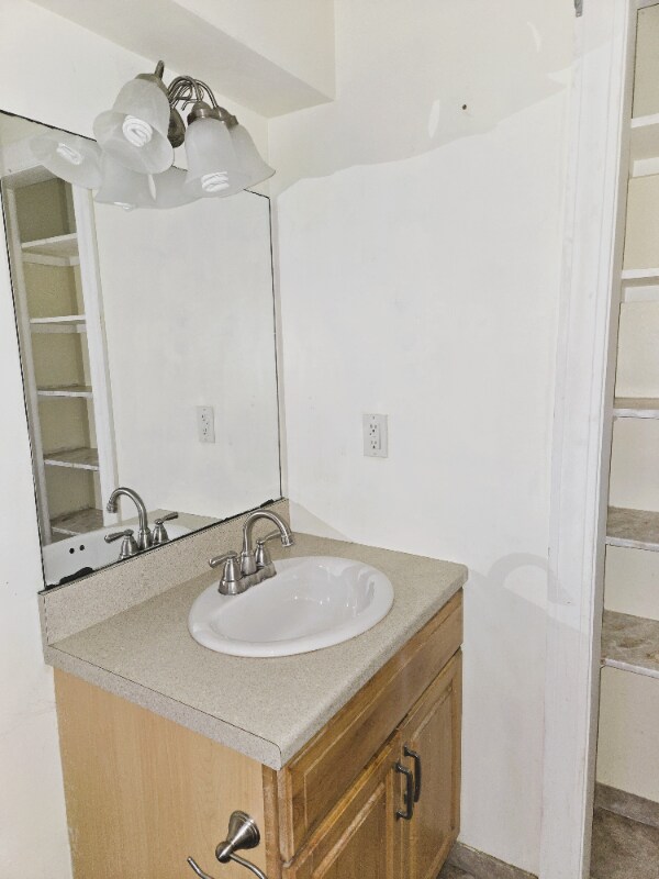 Building Photo - 41 Pine St