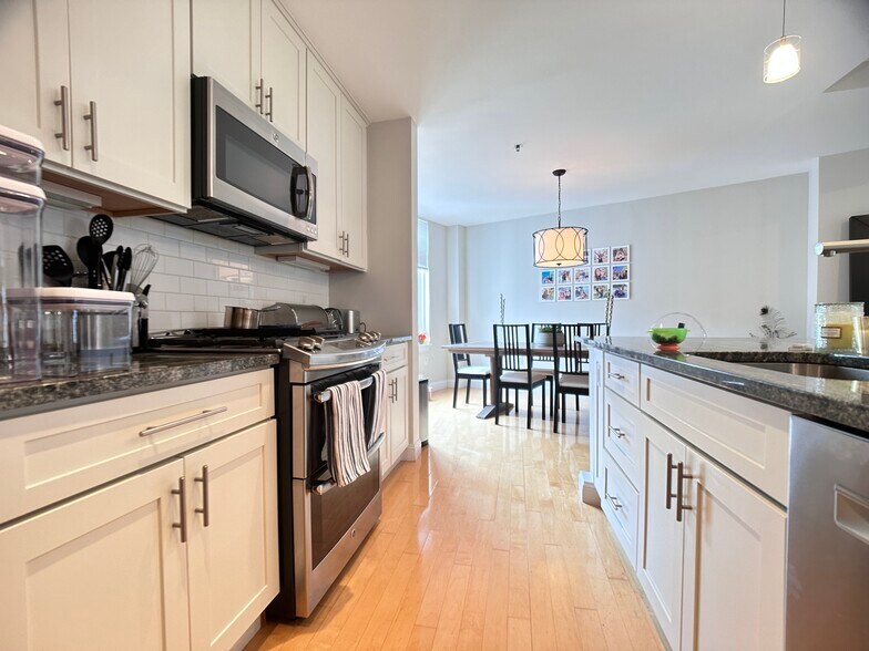 Primary Photo - 1589 Beacon St
