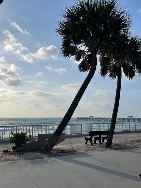 Building Photo - 101 N Lakeside Dr