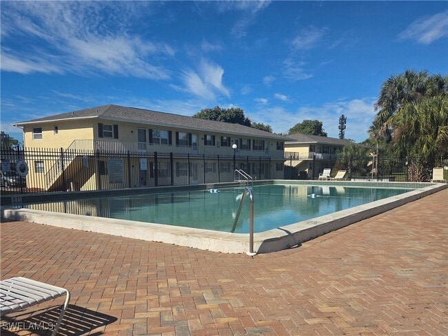 Building Photo - 3325 Arpt Rd S