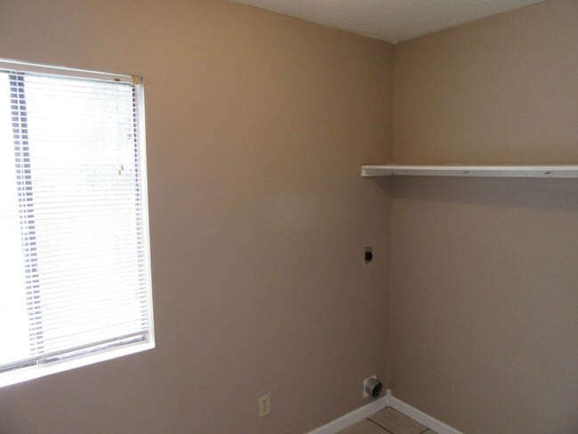 Building Photo - 830 West St