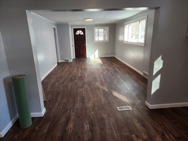 Building Photo - 313 Crawford Run Rd