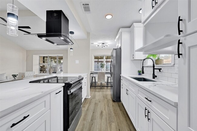 Building Photo - 9611 Camrose Ct