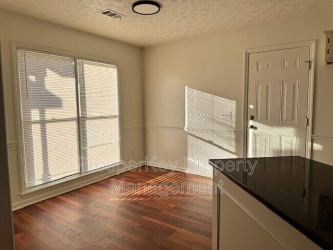 Building Photo - 5272 Spinnaker Ct