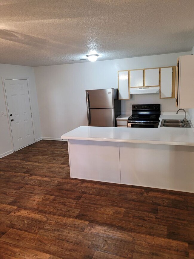 Building Photo - Enjoy the Holidays in Your New Home!