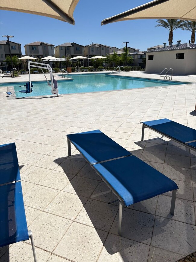 Building Photo - 2 Bedroom Townhouse in North Las Vegas