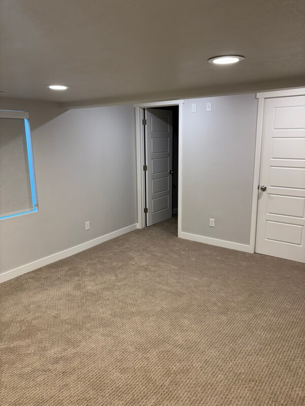 Building Photo - 2521 N Drexler Dr