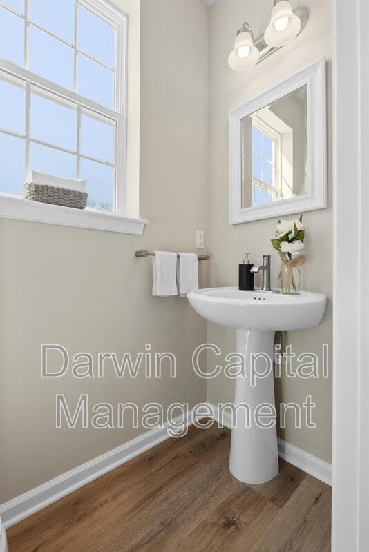 Building Photo - 920 Woodview Ct