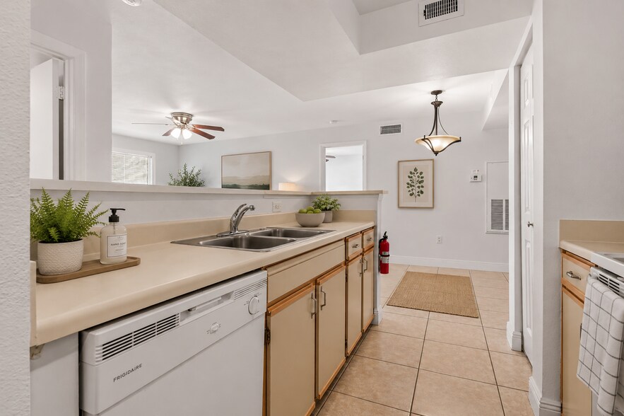 Building Photo - 3036 Parkway Blvd