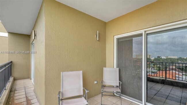 Building Photo - 120 Douglas Rd