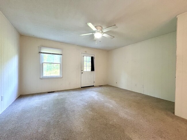 Building Photo - 4707 Grassy Creek Rd