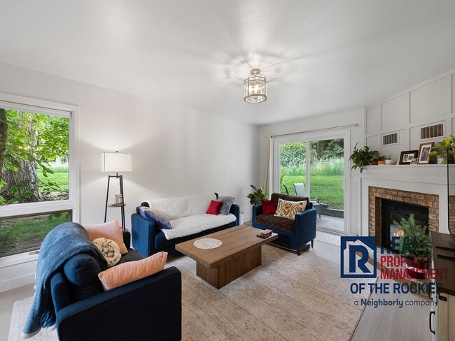 Building Photo - 3 Bed 3 Bath Updated Townhouse in Fort Collins!