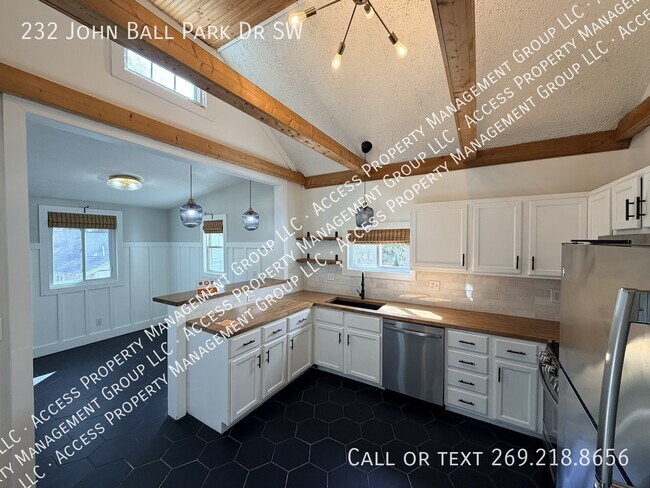 Building Photo - 232 John Ball Park Dr SW