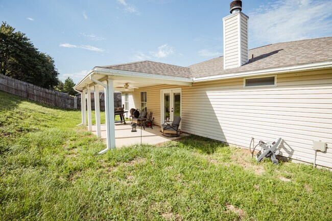 Building Photo - 415 Bobby Dr