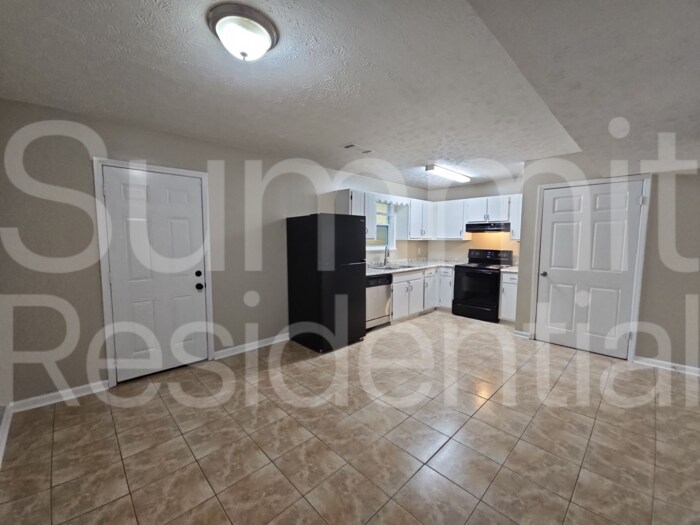 Building Photo - 5950 Stonewall Dr