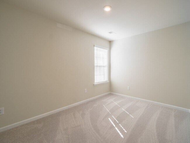 Building Photo - 1 Year Old New Home With 3 Bedroom 2.5 bat...