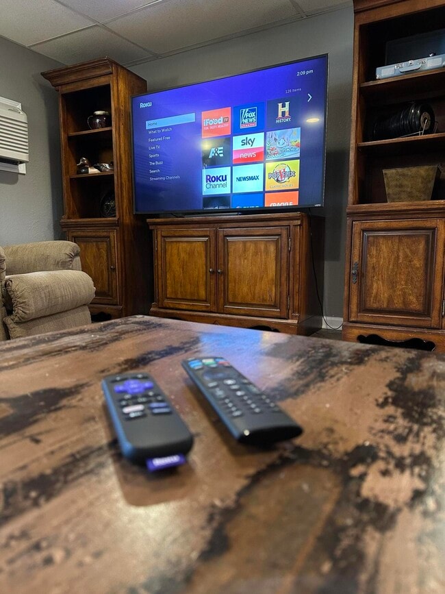 Building Photo - 1601 Hinkson Ave