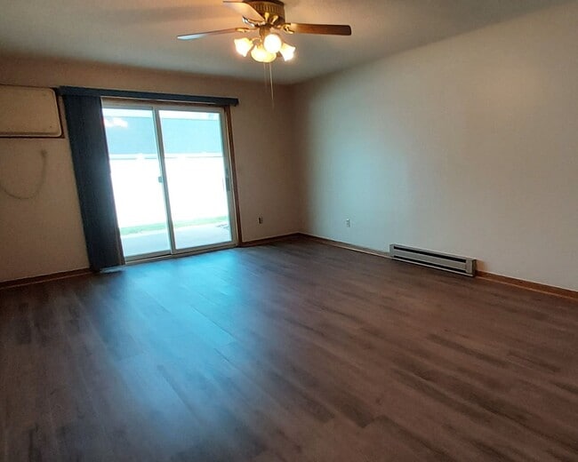 Building Photo - Nice 2 Bedroom 2 Bathroom Townhome in Some...