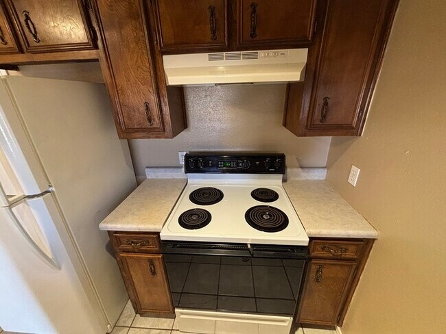 Building Photo - 1 bed 1 bath duplex unit