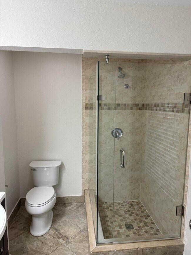 Building Photo - 11834 Greenbriar Cir