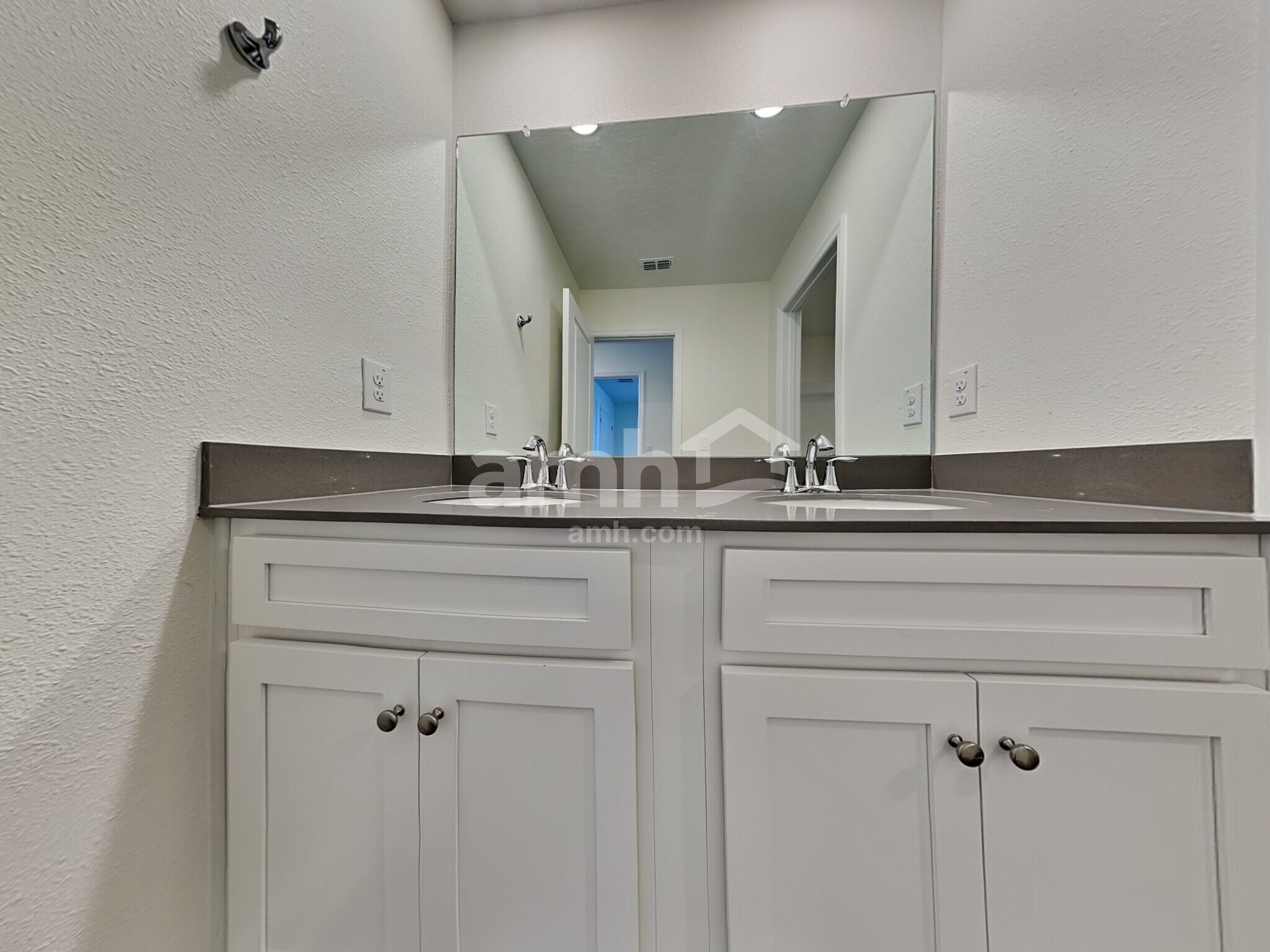 Building Photo - 27257 St Andrews Ave