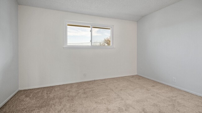 Building Photo - 4 Bedroom home with RV parking