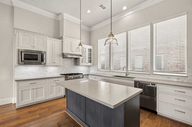 Building Photo - 8711 Oak Kolbe Ln