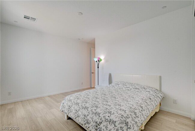 Building Photo - 10276 Thurso Ave