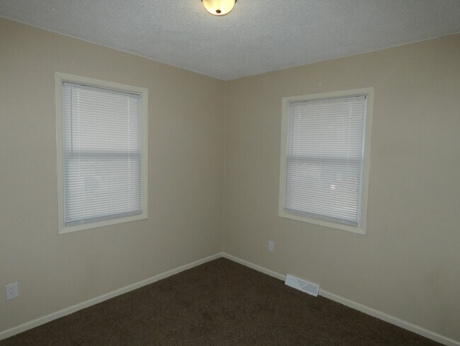 Building Photo - 5132 N Richmond Ave