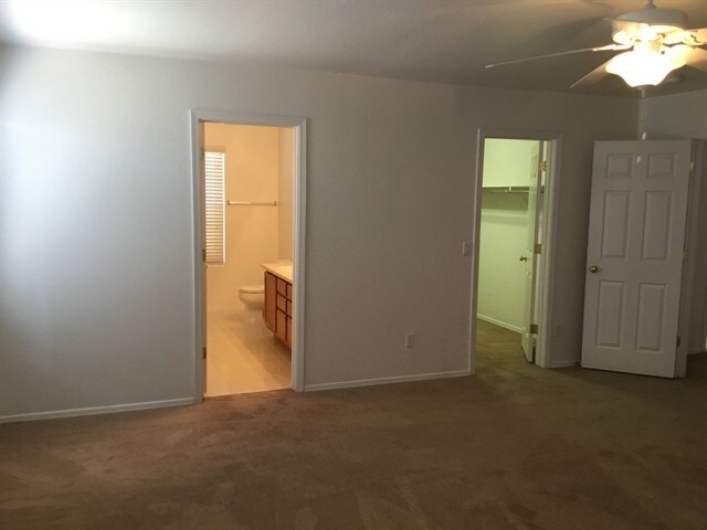 Building Photo - 18541 W Valerie Dr