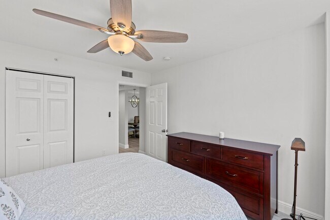 Building Photo - 1801 N Flagler Dr