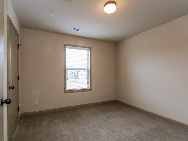 Building Photo - 3343 Sag Harbor Ct NE