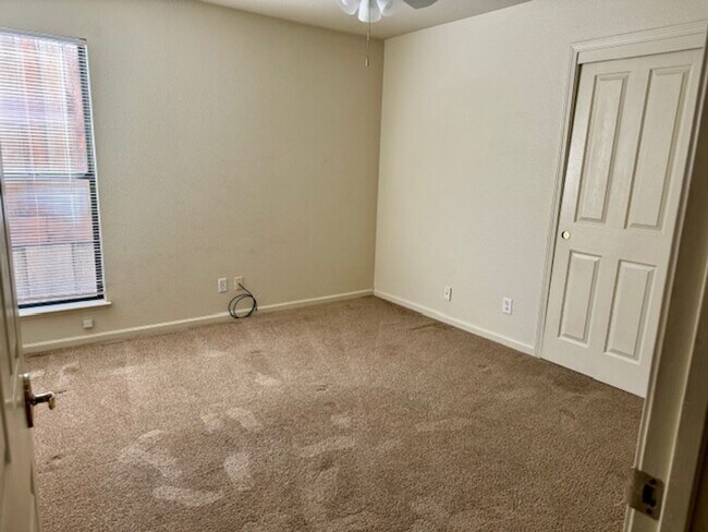 Building Photo - Nice Family Home in Quiet Neighborhood formally known as the French Collection Homes