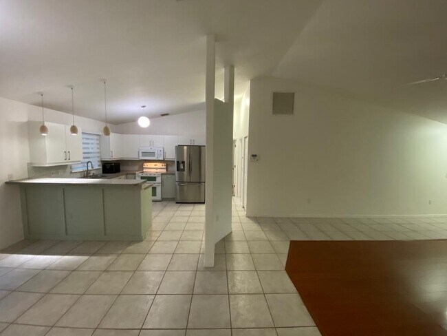 Building Photo - 4217 Malden Dr