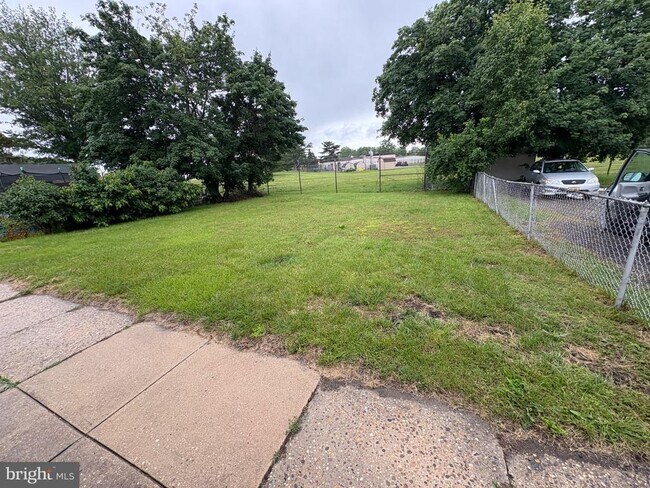 Building Photo - 120 E Main St