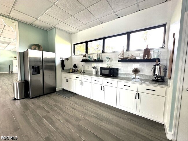 Building Photo - 3490 N Key Dr