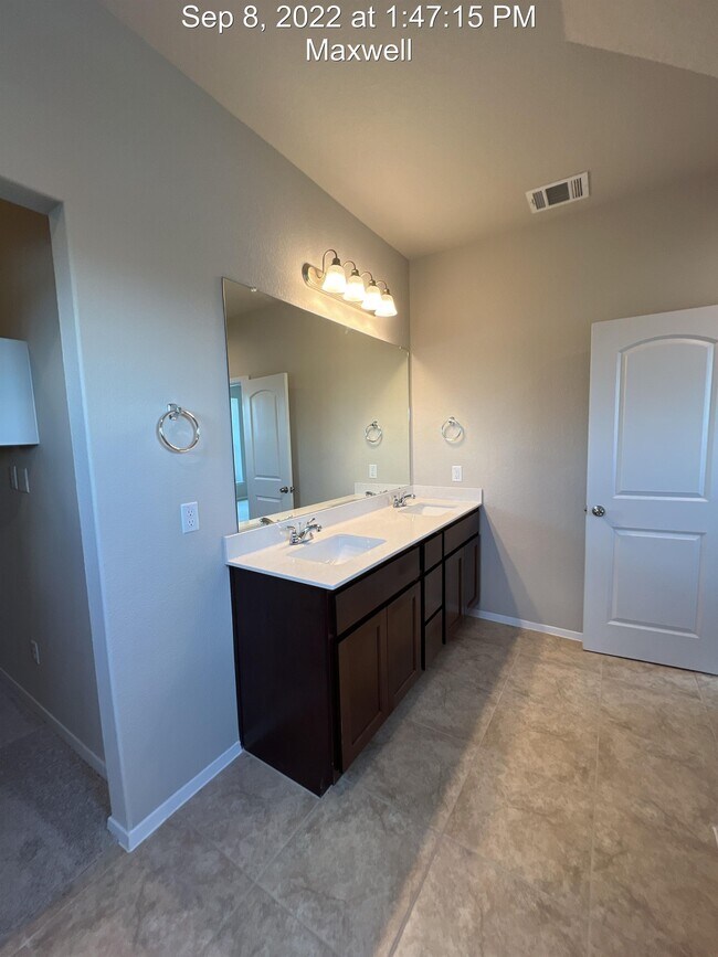 Building Photo - 194 Living Reef Dr