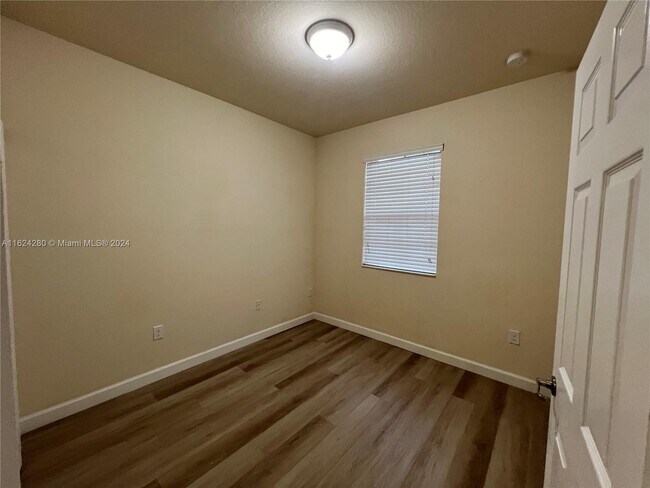 Building Photo - 748 SE 32nd Ave