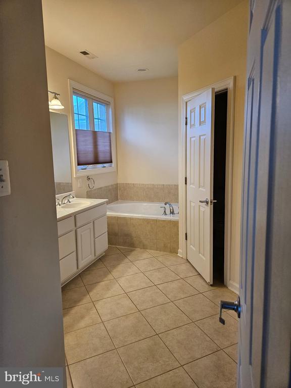 Building Photo - 603 Eden Pl