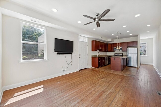 Building Photo - 2001 N Cleveland St