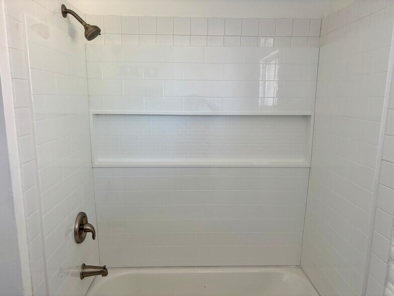 Building Photo - 2818 N Fontana Ave