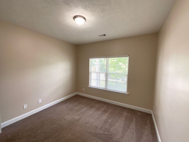 Building Photo - ****Rent Special***** 50% off the first re...