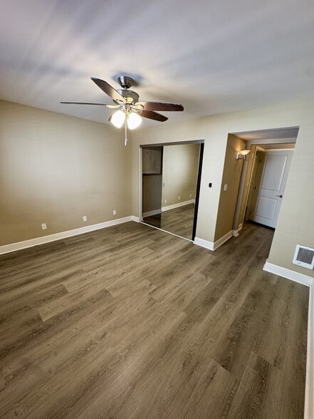 Building Photo - 10982 Roebling Ave