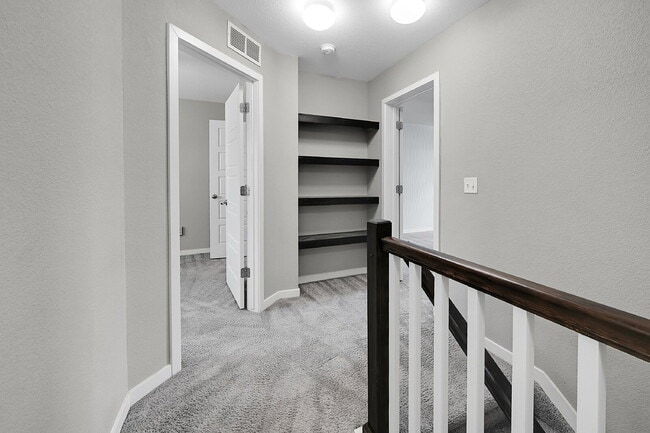 Building Photo - $2,550.00, 3 bed, 2.5 bath located in Colo...